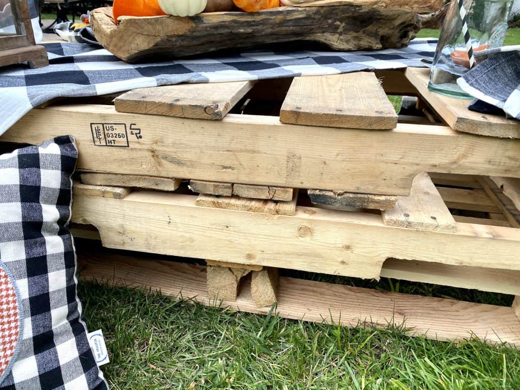 Easy pallet table