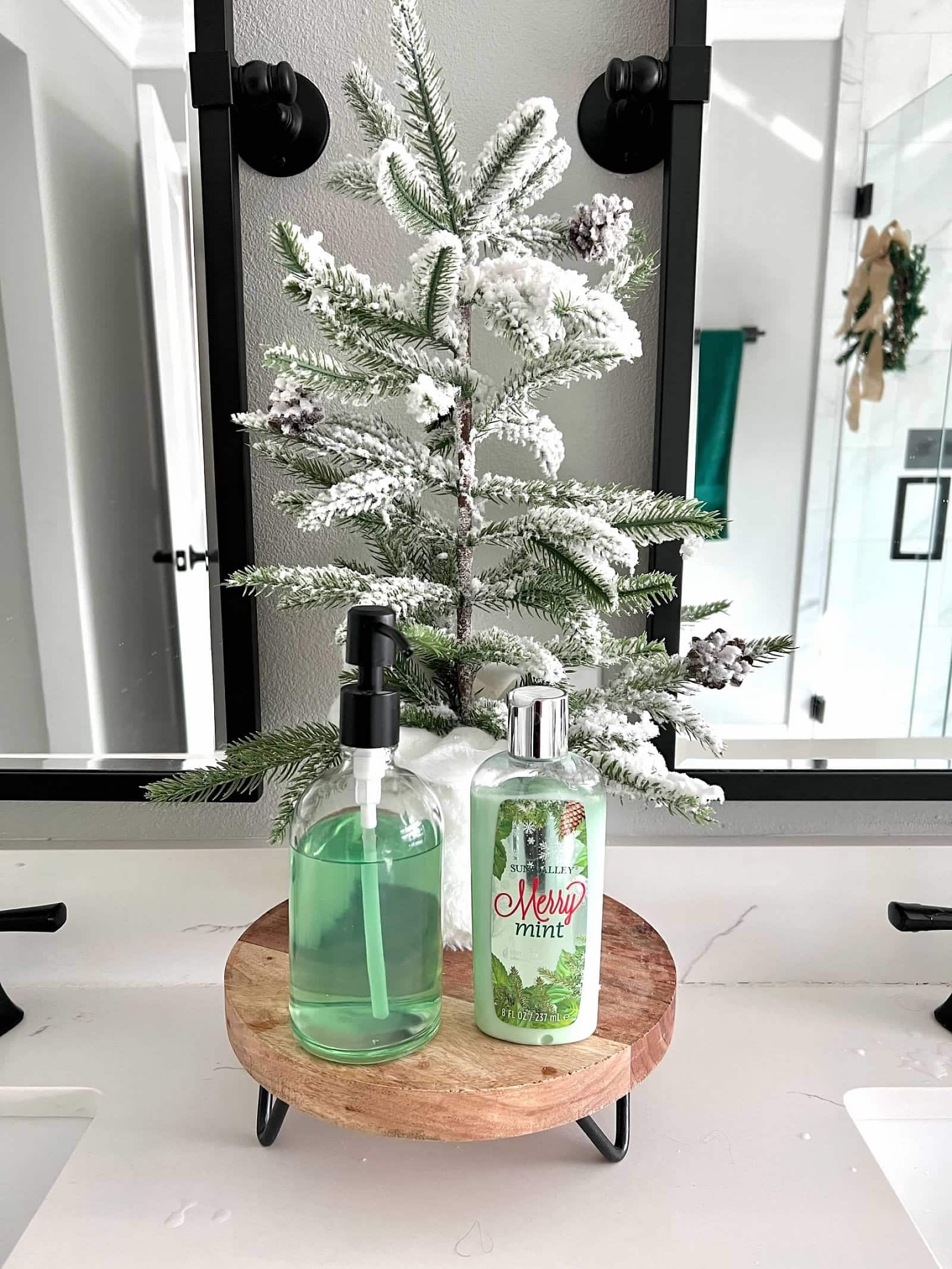 Tips & Tricks for Decorating Your Bathroom This Christmas - Craft and ...